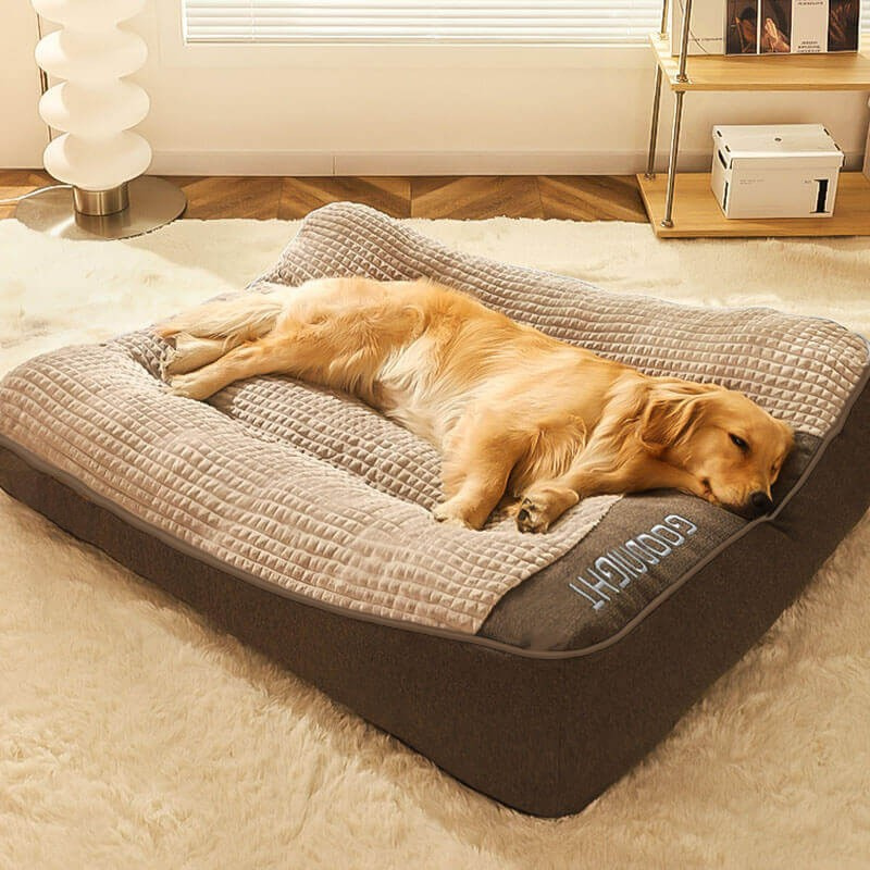 Grote hond slaapt comfortabel in OrthoNest orthopedisch bed