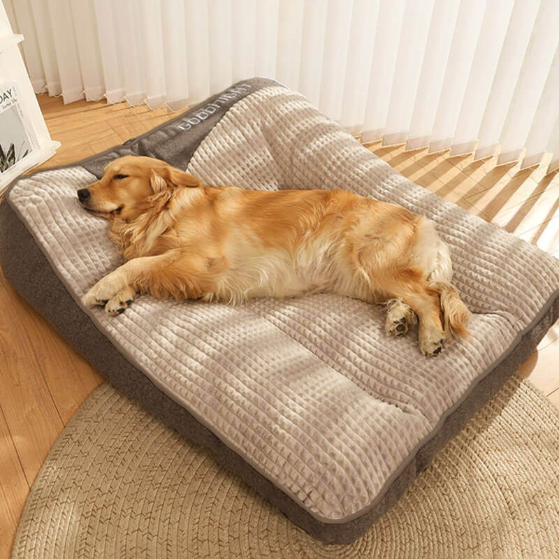 Grote hond slaapt comfortabel in OrthoNest orthopedisch bed